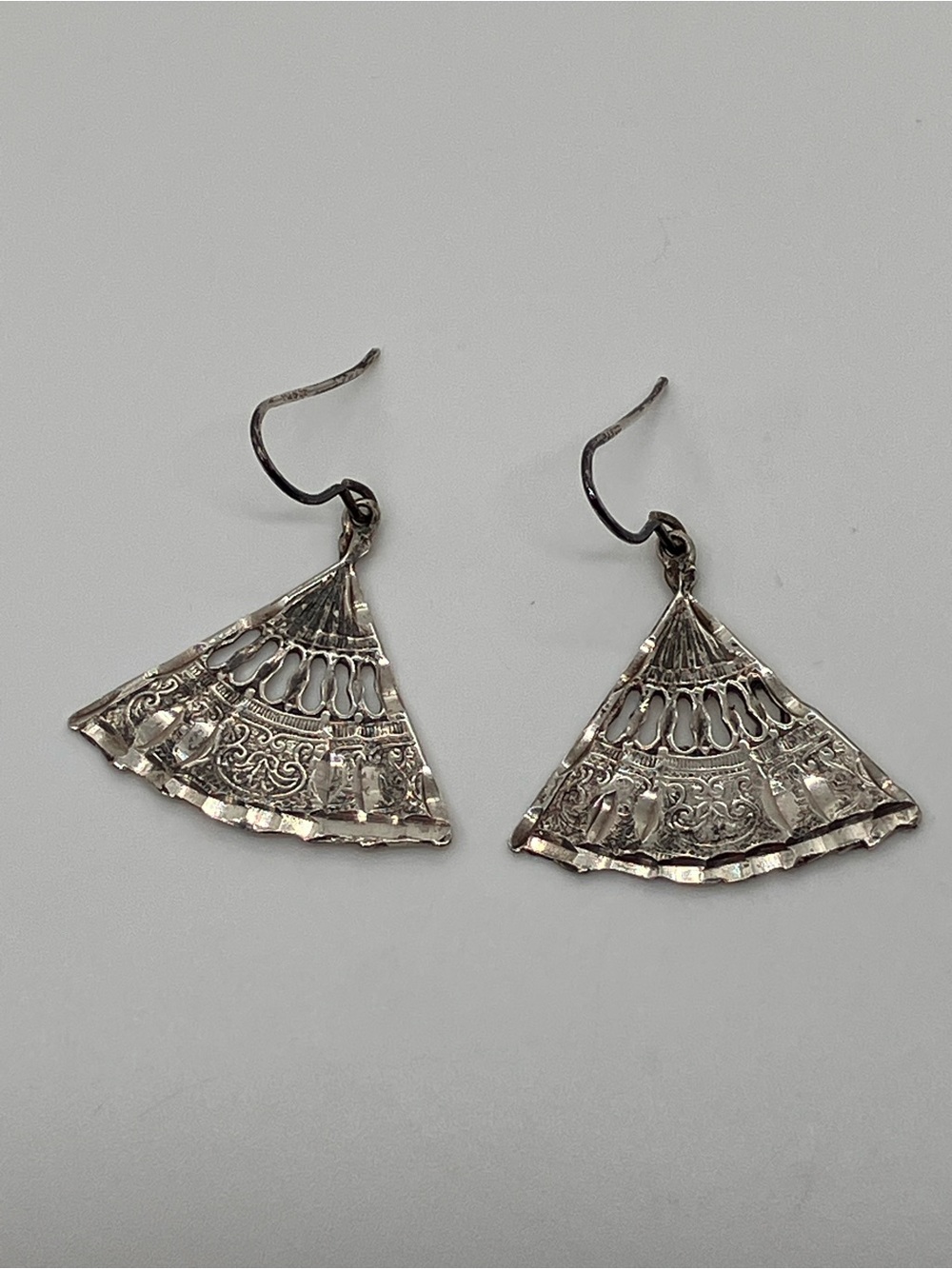 Vtg 925 Sterling Silver Diamond Cut Wide Fan Dangle Earrings
